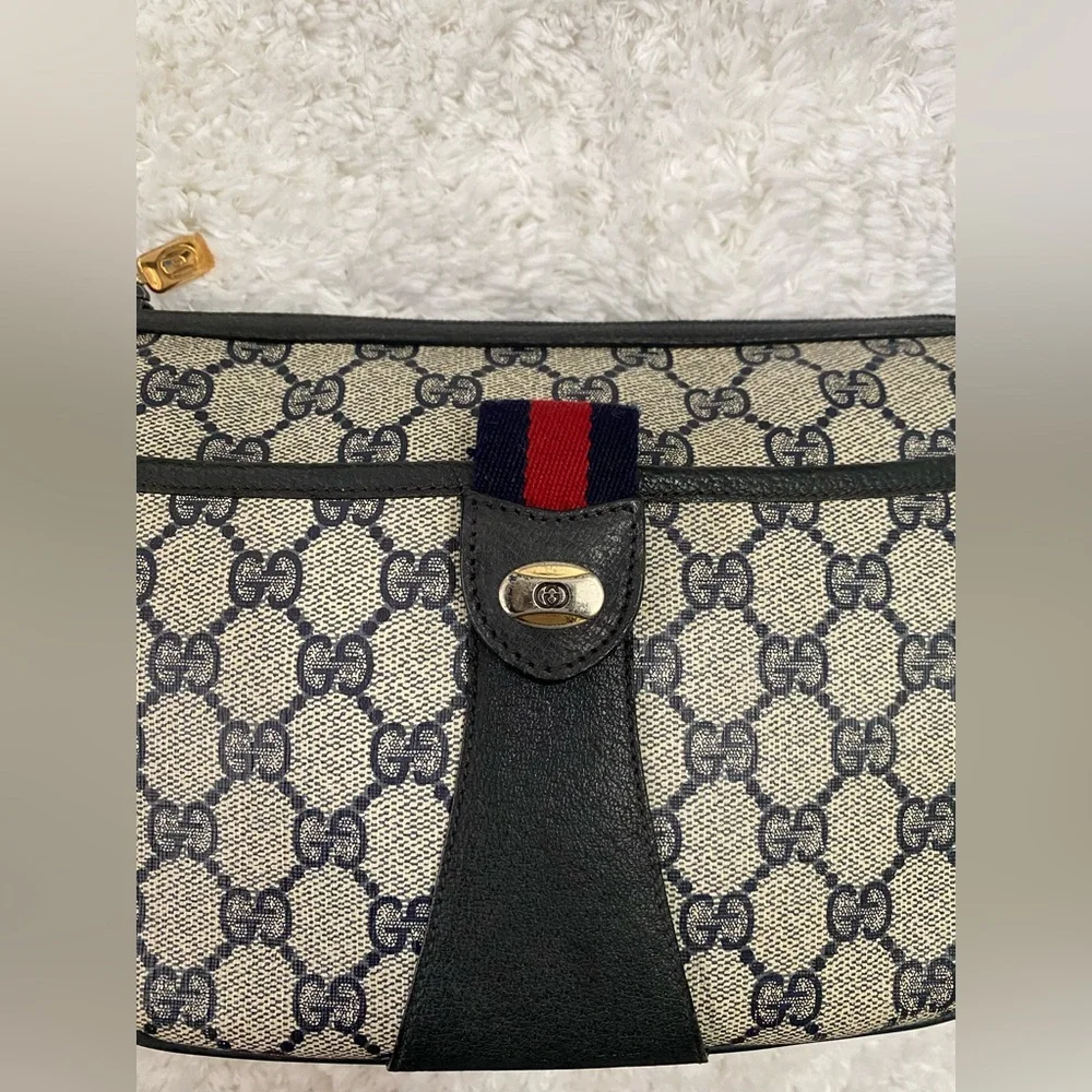 Gucci Vintage Crossbody Bag - Picture 12 of 15